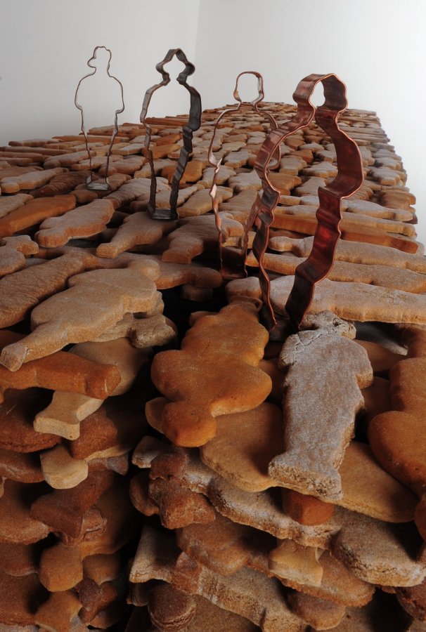 Tomb - _Tomb_ (detail and cookie cutters). Photo: Yazid Medmoun Tomb - _Tomb_ (detail and cookie cutters). Photo: Yazid Medmoun