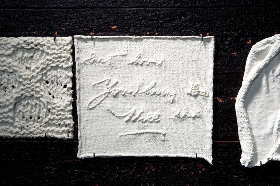 Diary Dagboek - _Diary Dagboek_ (detail: ceramic tile). Photo: Koen Blomme Diary Dagboek - _Diary Dagboek_ (detail: ceramic tile). Photo: Koen Blomme